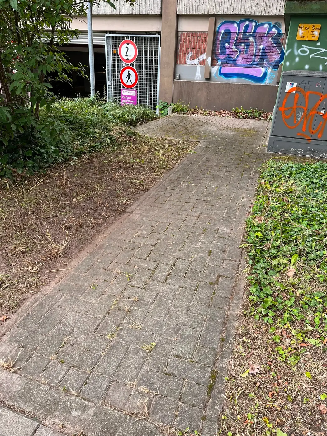 Freigeschnittener und gepflegter Weg nach dem Einsatz